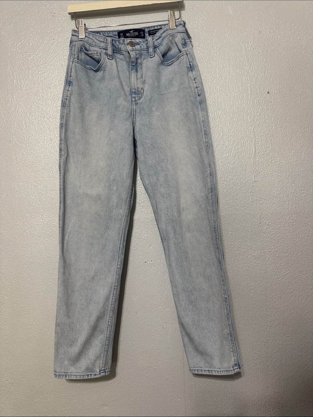 Hollister Ultra High Rise Mom Jeans Light Wash Vintage Stretch Size 5R W27 L27